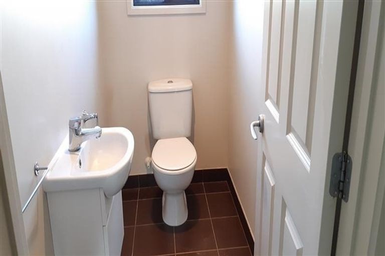 Photo of property in 5 Monet Grove, West Harbour, Auckland, 0618