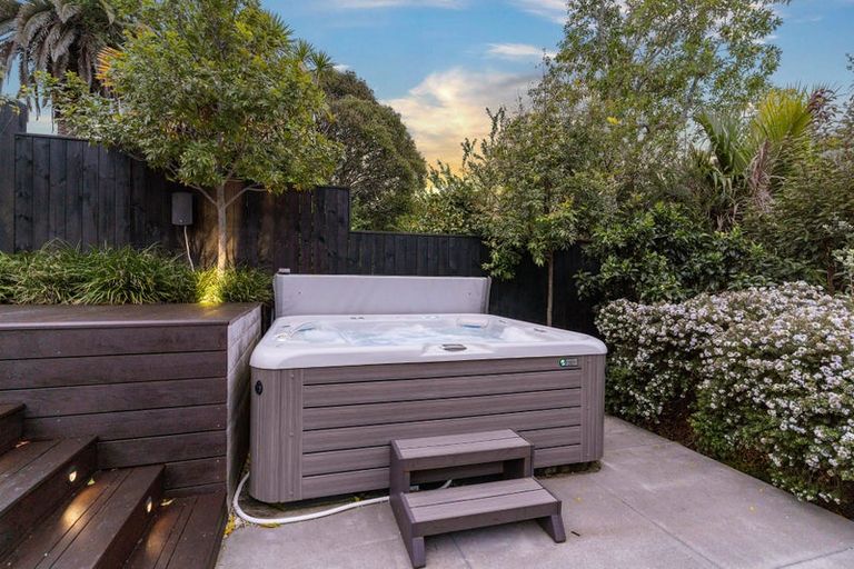 Photo of property in 19 Reydon Place, Cockle Bay, Auckland, 2014