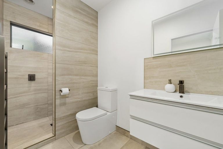 Photo of property in 67 Vaucluse Heights, Fitzherbert, Palmerston North, 4410