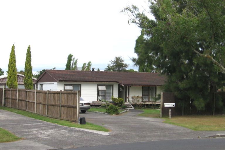 Photo of property in 22 St Margaret Place, West Harbour, Auckland, 0618