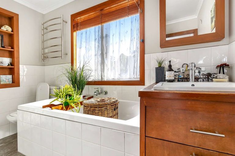 Photo of property in 24 Punga Place, Whitianga, 3510