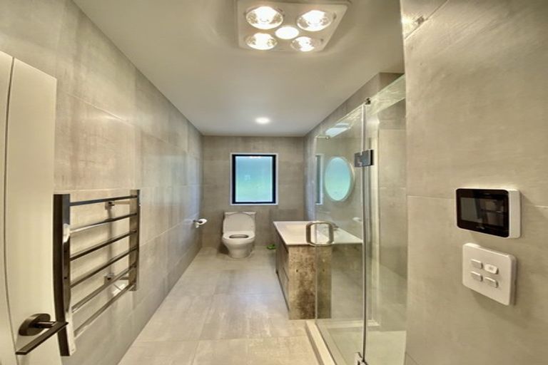 Photo of property in 21 Reserva Crescent, Kumeu, 0810