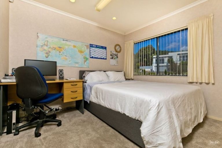 Photo of property in 48 Waldorf Crescent, Orewa, 0931