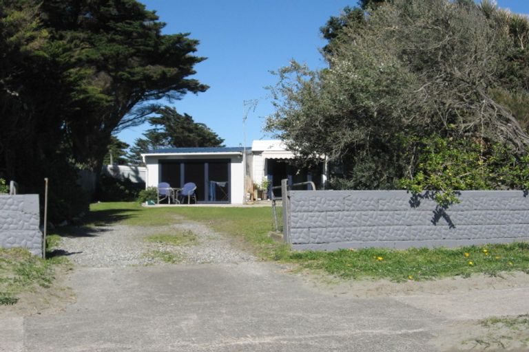 Photo of property in 13 Koputara Road, Himatangi Beach, Foxton, 4891