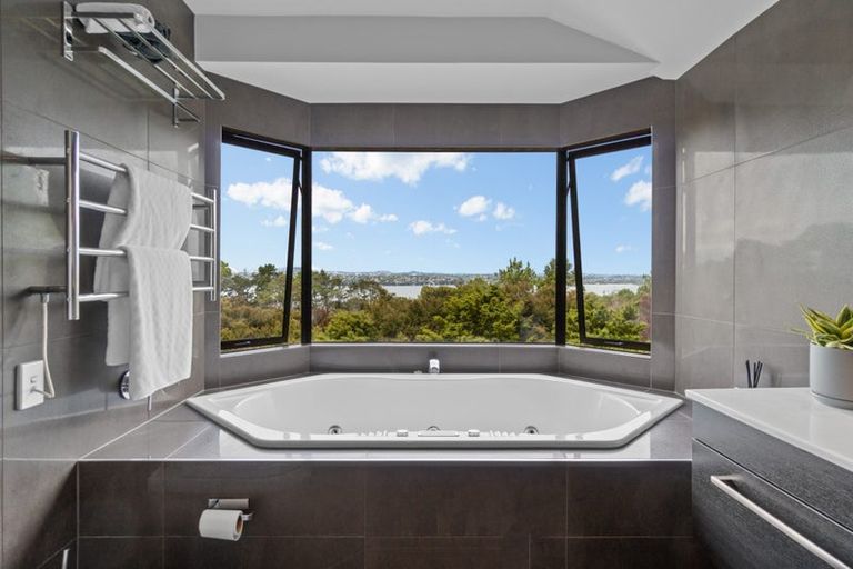 Photo of property in 127 Onetaunga Road, Chatswood, Auckland, 0626