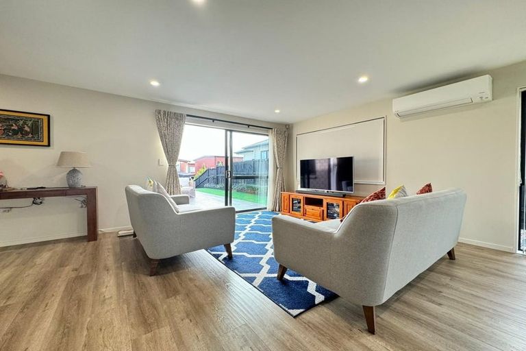 Photo of property in 8 Pakaraka Drive, Papakura, 2110