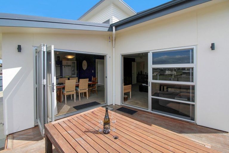Photo of property in 50a Signal Street, Foxton Beach, Foxton, 4815