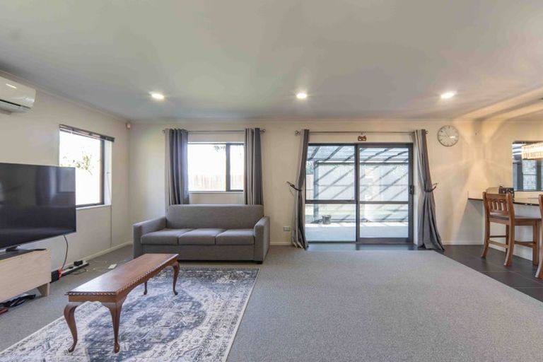 Photo of property in 35 Whitney Place, Rototuna North, Hamilton, 3210