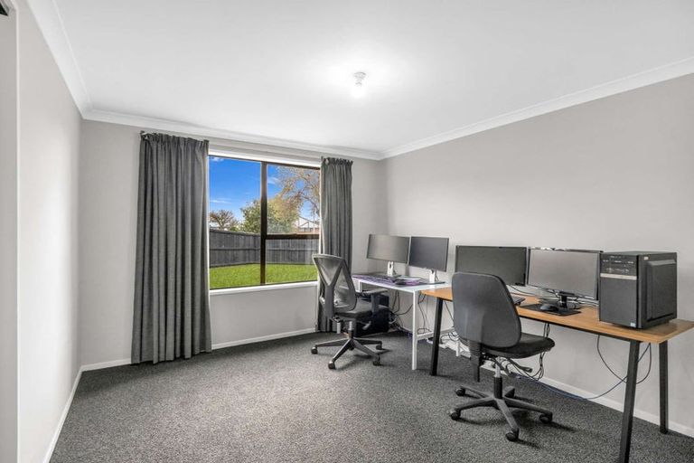 Photo of property in 12 Mchaffies Place, Wainoni, Christchurch, 8061