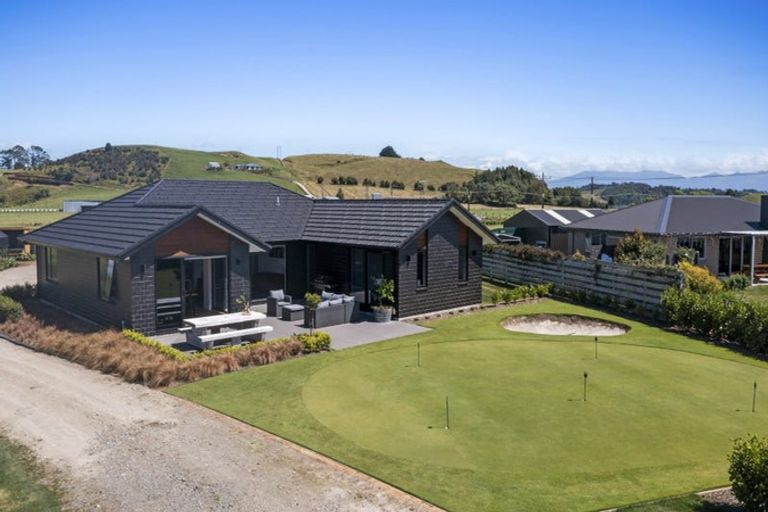 Photo of property in 8 Tikorangi Road East, Tikorangi, 4383