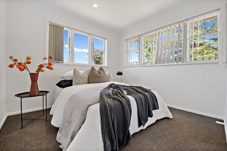 Photo of property in 2 Glengarry Road, Glen Eden, Auckland, 0602