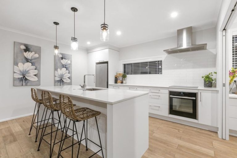 Photo of property in 4 Harding Drive, Papamoa Beach, Papamoa, 3118