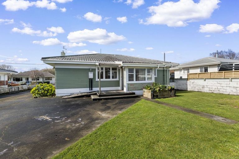 Photo of property in 5 Goodson Place, Hawera, 4610