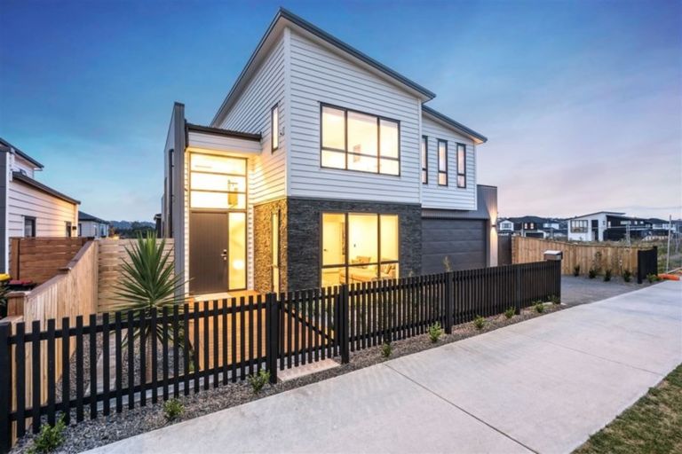 Photo of property in 21 Craigs Way, Hobsonville, Auckland, 0616