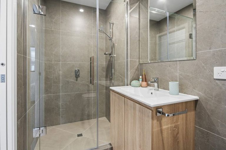 Photo of property in 10/19 Windlass Street, Long Bay, Auckland, 0630