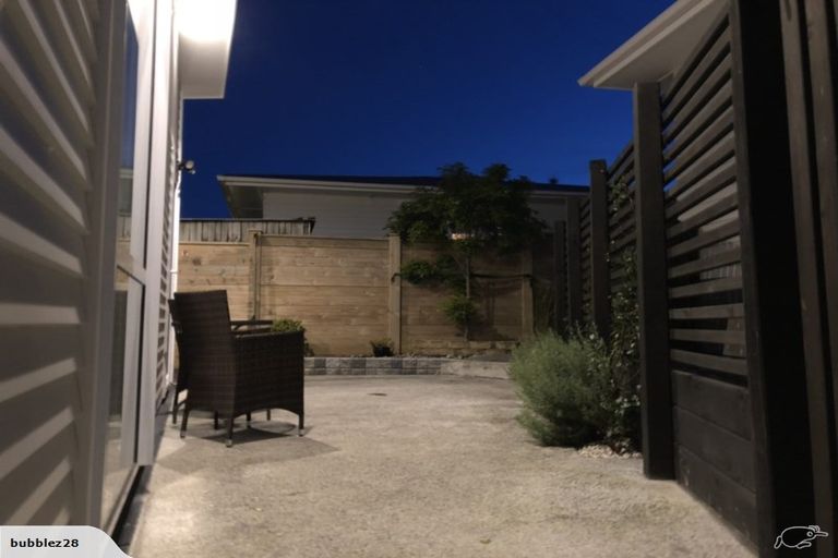 Photo of property in 5 Ngatoa Place, Glenfield, Auckland, 0629