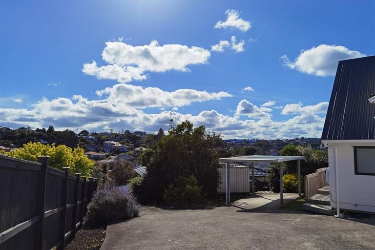 Photo of property in 2/13 Cheryl Place, Hillcrest, Auckland, 0627