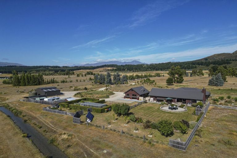 Photo of property in 22 Grayburn Lane, Albert Town, Wanaka, 9382