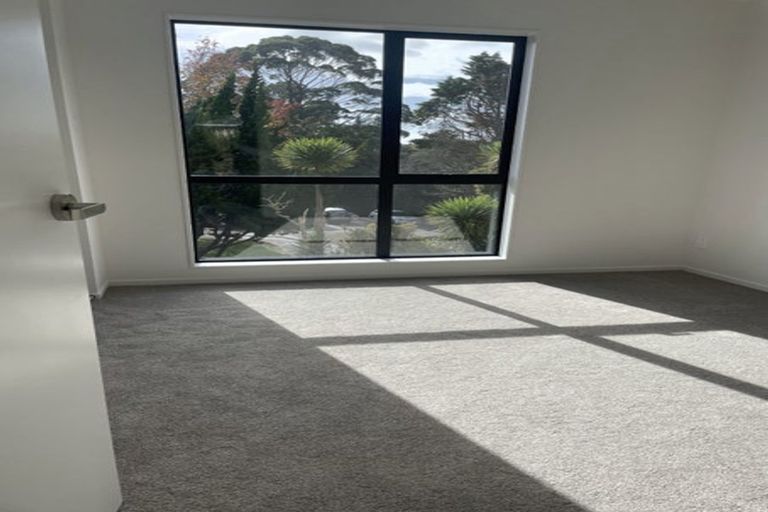 Photo of property in 17 Morihana Close, Glen Eden, 0602
