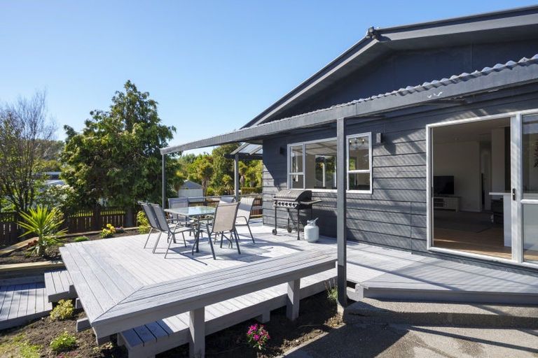 Photo of property in 49 Queens Avenue, Waikuku Beach, 7402