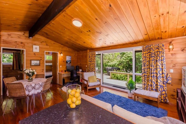 Photo of property in 36 William Street, Waikanae Beach, Waikanae, 5036