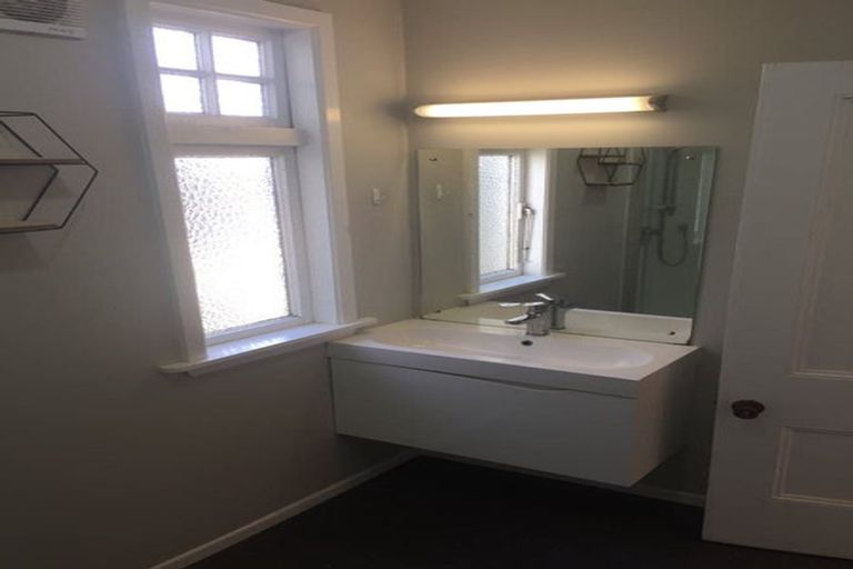 Photo of property in 17 Portland Crescent, Thorndon, Wellington, 6011