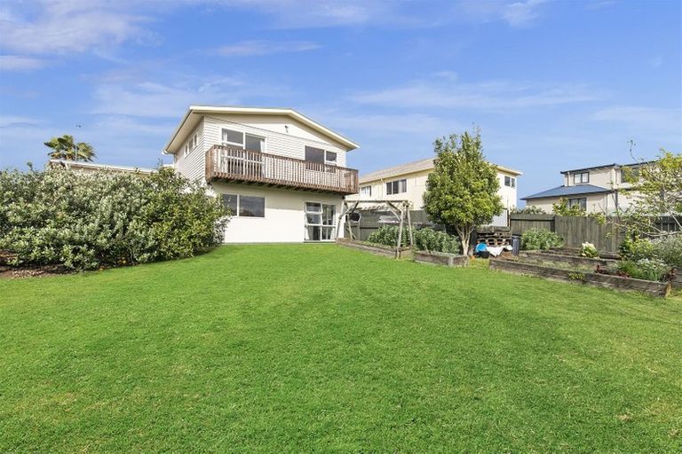 Photo of property in 92 Sunset Road, Unsworth Heights, Auckland, 0632