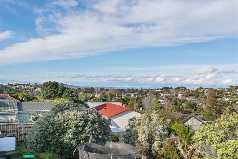 Photo of property in 1/35 Verran Road, Birkenhead, Auckland, 0626