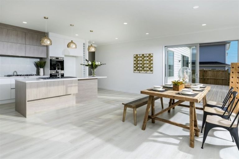 Photo of property in 39 Nobilo Road, Kumeu, 0810