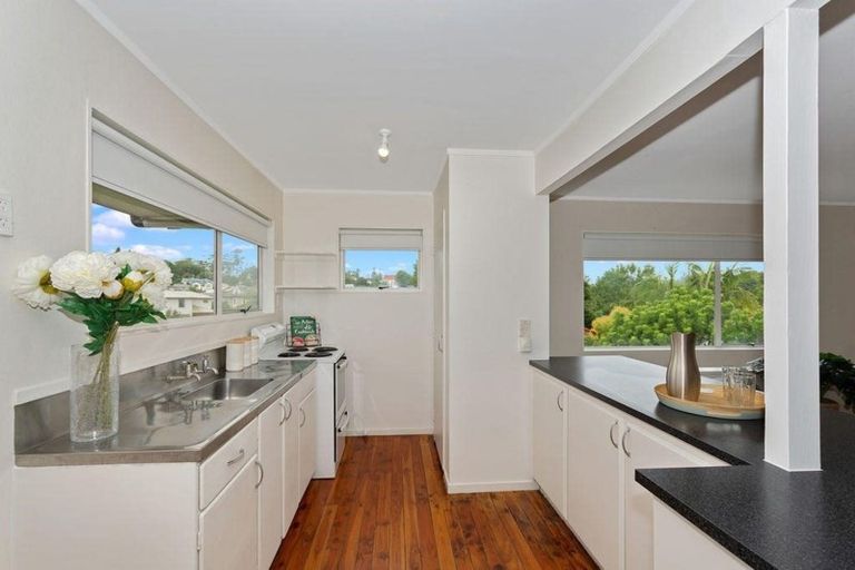 Photo of property in 4/24 Woodglen Road, Glen Eden, Auckland, 0602