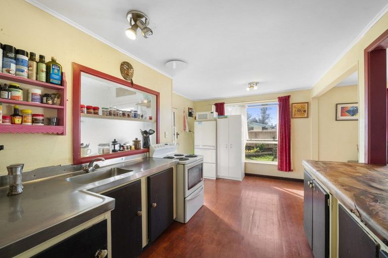 Photo of property in 1/2 Kowhai Avenue, Mangere Bridge, Auckland, 2022