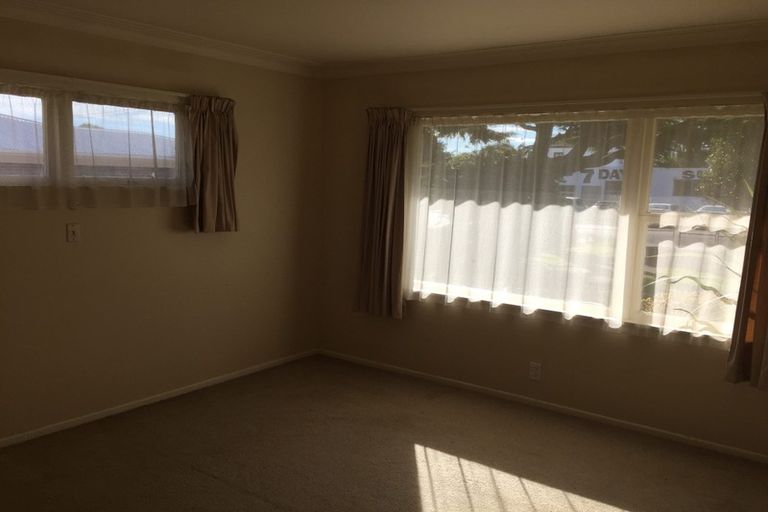 Photo of property in 12 Cross Street, Papakura, 2110