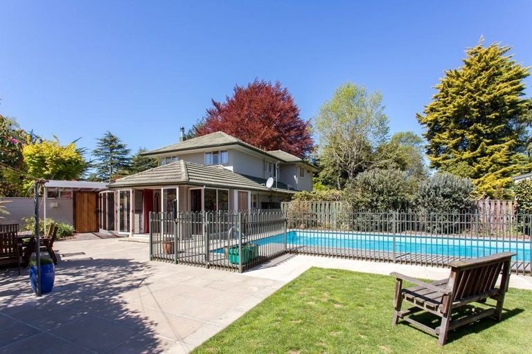 Photo of property in 385 Sawyers Arms Road, Harewood, Christchurch, 8051