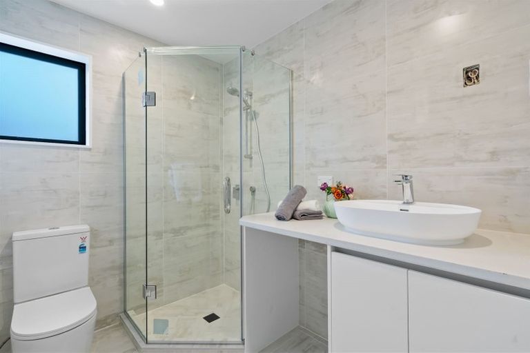 Photo of property in 37 Santa Monica Place, Goodwood Heights, Auckland, 2105