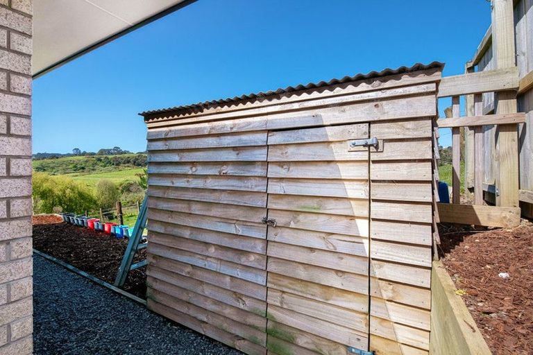 Photo of property in 19 Rauta Way, Helensville, 0800