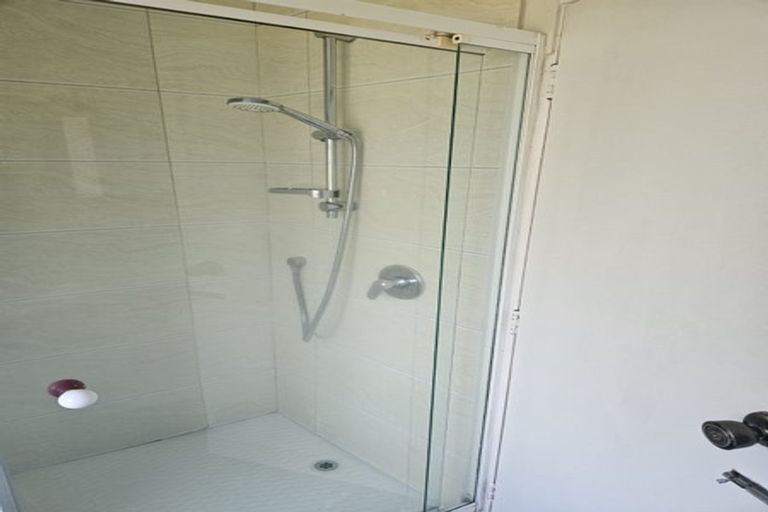 Photo of property in 19 Hiwihau Place, Glenfield, Auckland, 0629