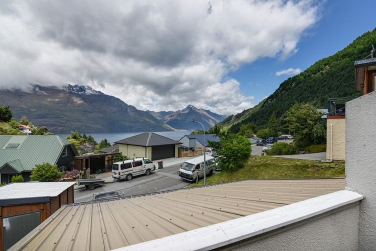 Photo of property in 5a Wye Place, Fernhill, Queenstown, 9300