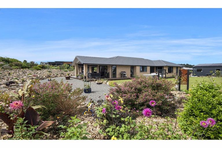 Photo of property in 21 Capstone Place, Te Kamo, Kamo, 0185