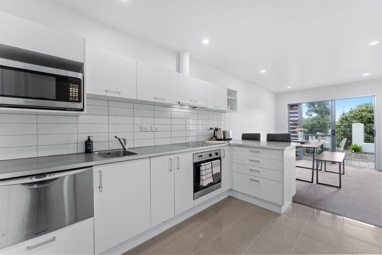 Photo of property in 1c/60 Masons Road, Oteha, Auckland, 0632