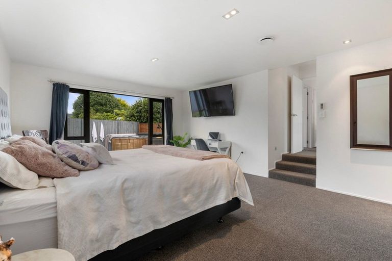 Photo of property in 8 Taurus Place, Kawaha Point, Rotorua, 3010