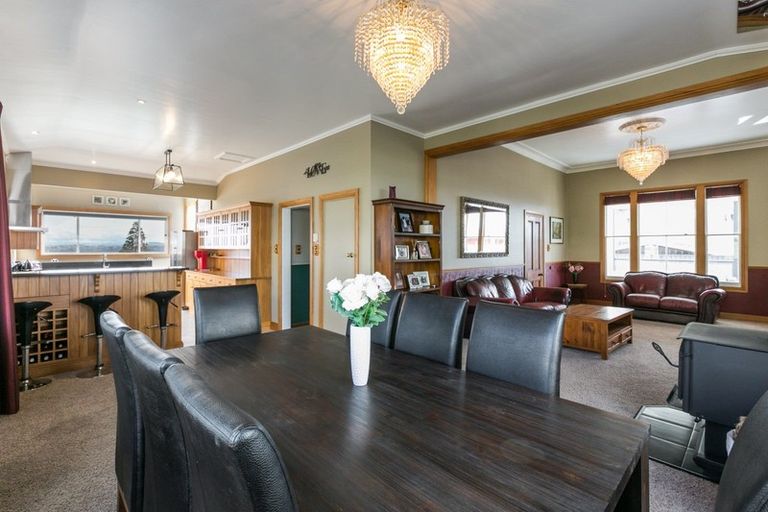 Photo of property in 24 Seapoint Road, Bluff Hill, Napier, 4110