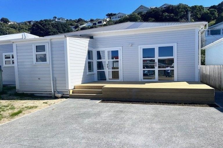 Photo of property in 21 Queens Drive, Kilbirnie, Wellington, 6022