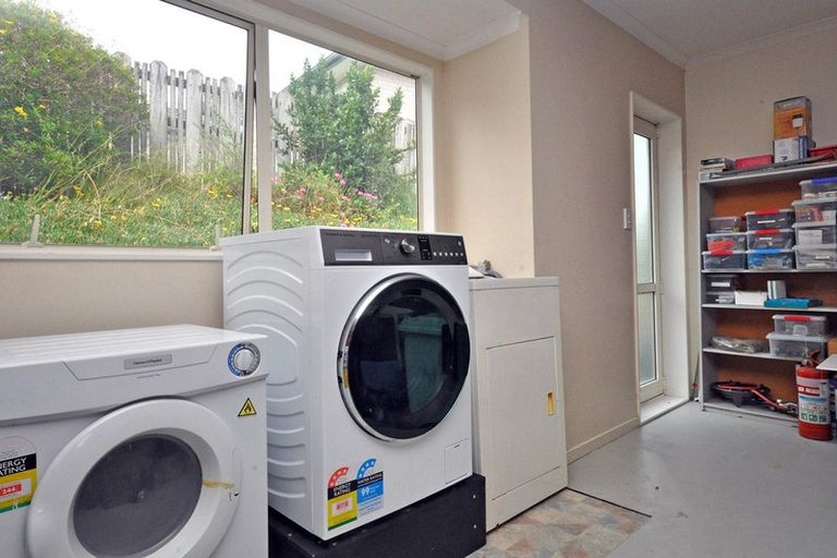 Photo of property in 5 Lorikeet Place, Unsworth Heights, Auckland, 0632