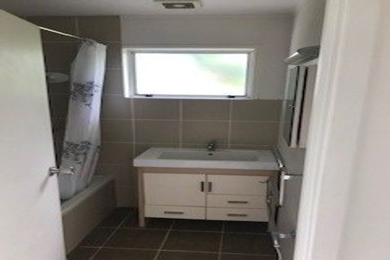 Photo of property in 1/22 William Souter Street, Forrest Hill, Auckland, 0620