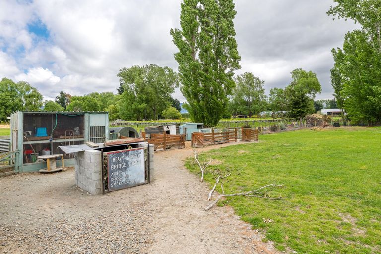 Photo of property in 92 Timaru Road, Waimate, 7924