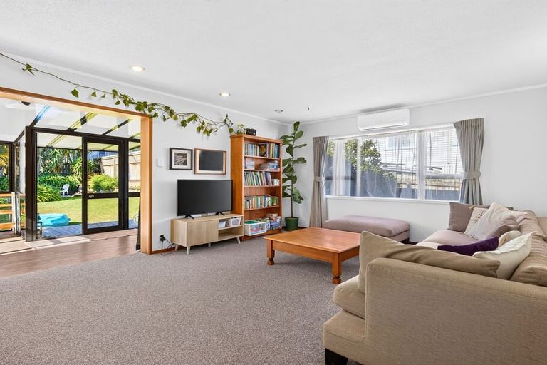 Photo of property in 2/7 Pomelo Road, Te Atatu South, Auckland, 0610