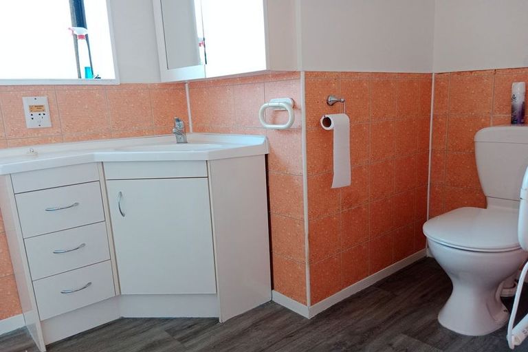 Photo of property in 15 Sandgate Avenue, Botany Downs, Auckland, 2010