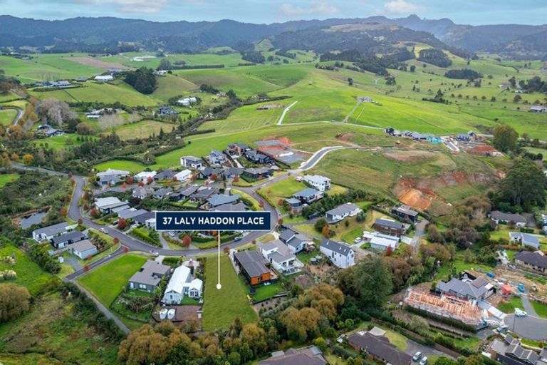Photo of property in 37 Laly Haddon Place, Matakana, 0985
