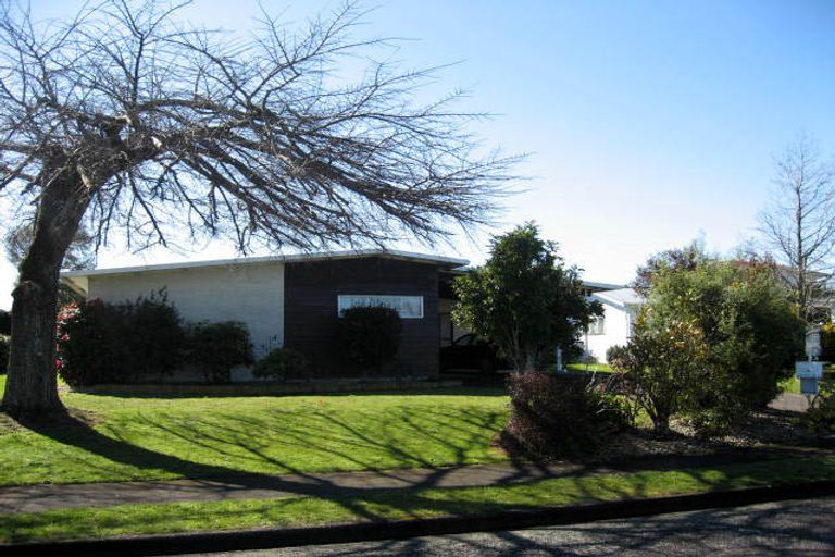 Photo of property in 25 Seddon Street, Carterton, 5713