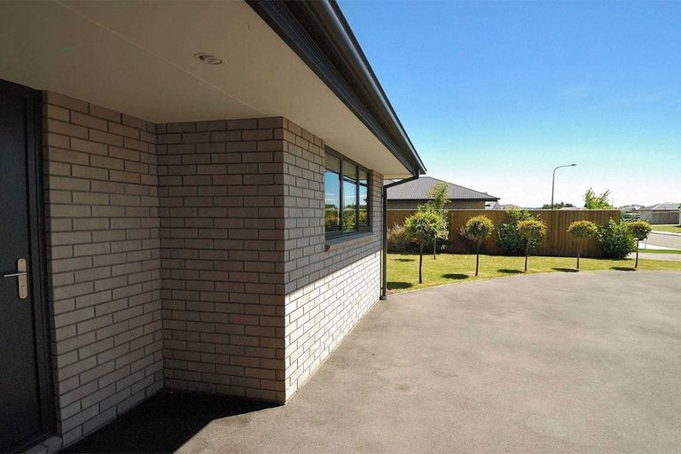 Photo of property in 17 Sequoia Way, Rangiora, 7400